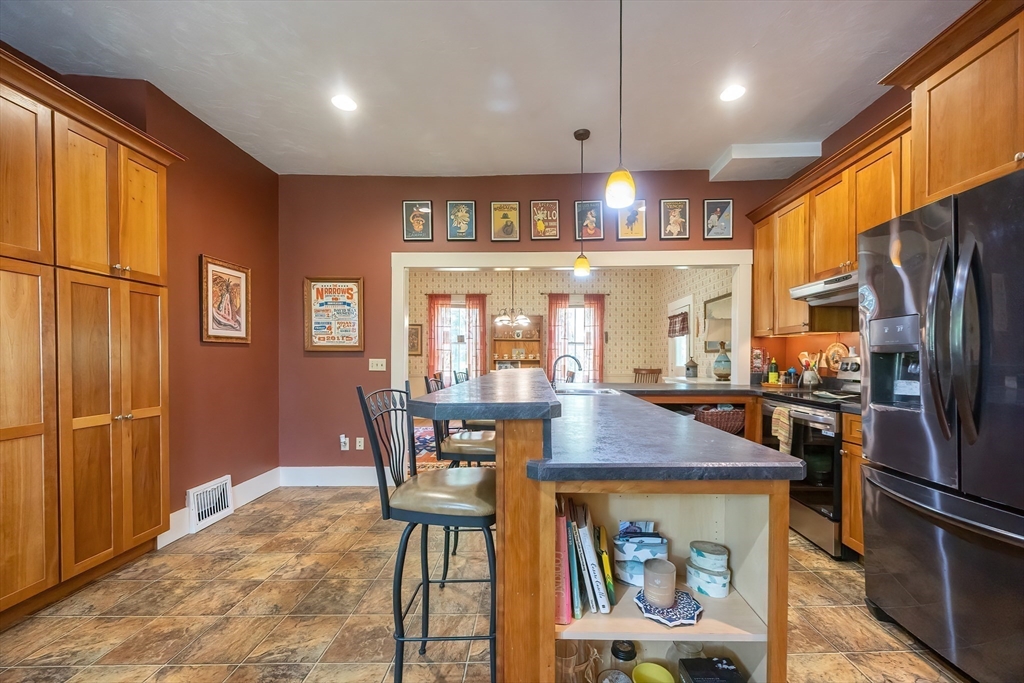 Plainville, Massachusetts 02762, United States, 4 Bedrooms Bedrooms, ,2 BathroomsBathrooms,Residential,Active,163581