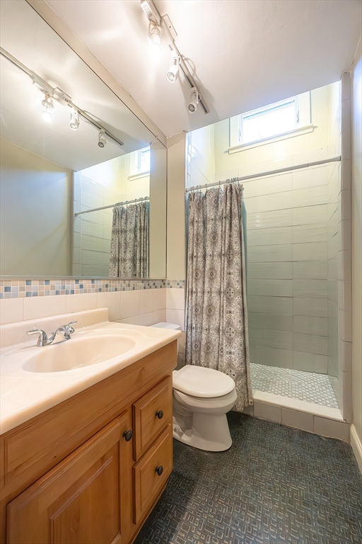 Plainville, Massachusetts 02762, United States, 4 Bedrooms Bedrooms, ,2 BathroomsBathrooms,Residential,Active,163581