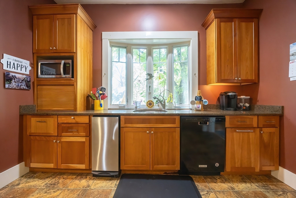 Plainville, Massachusetts 02762, United States, 4 Bedrooms Bedrooms, ,2 BathroomsBathrooms,Residential,Active,163581