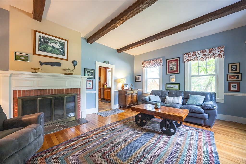 Plainville, Massachusetts 02762, United States, 4 Bedrooms Bedrooms, ,2 BathroomsBathrooms,Residential,Active,163581