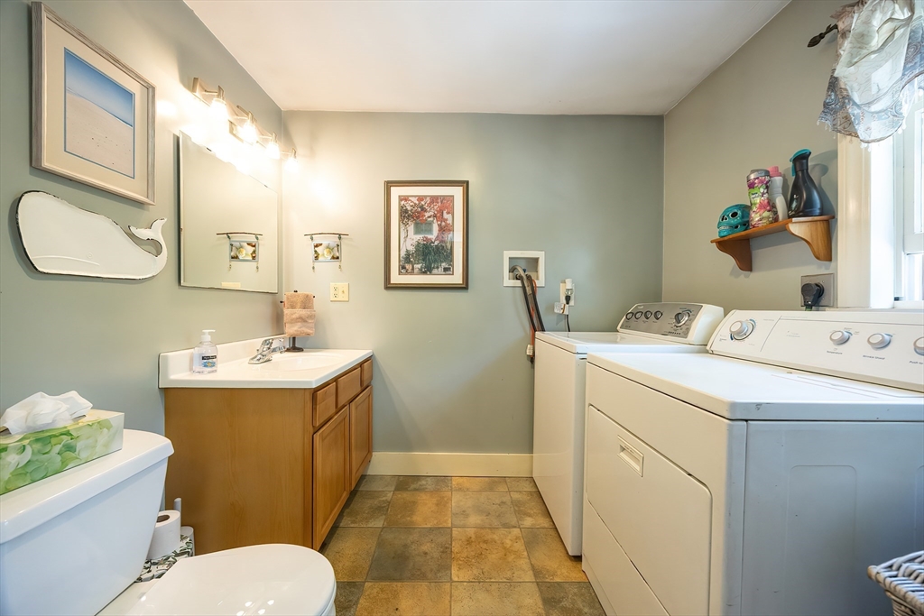 Plainville, Massachusetts 02762, United States, 4 Bedrooms Bedrooms, ,2 BathroomsBathrooms,Residential,Active,163581