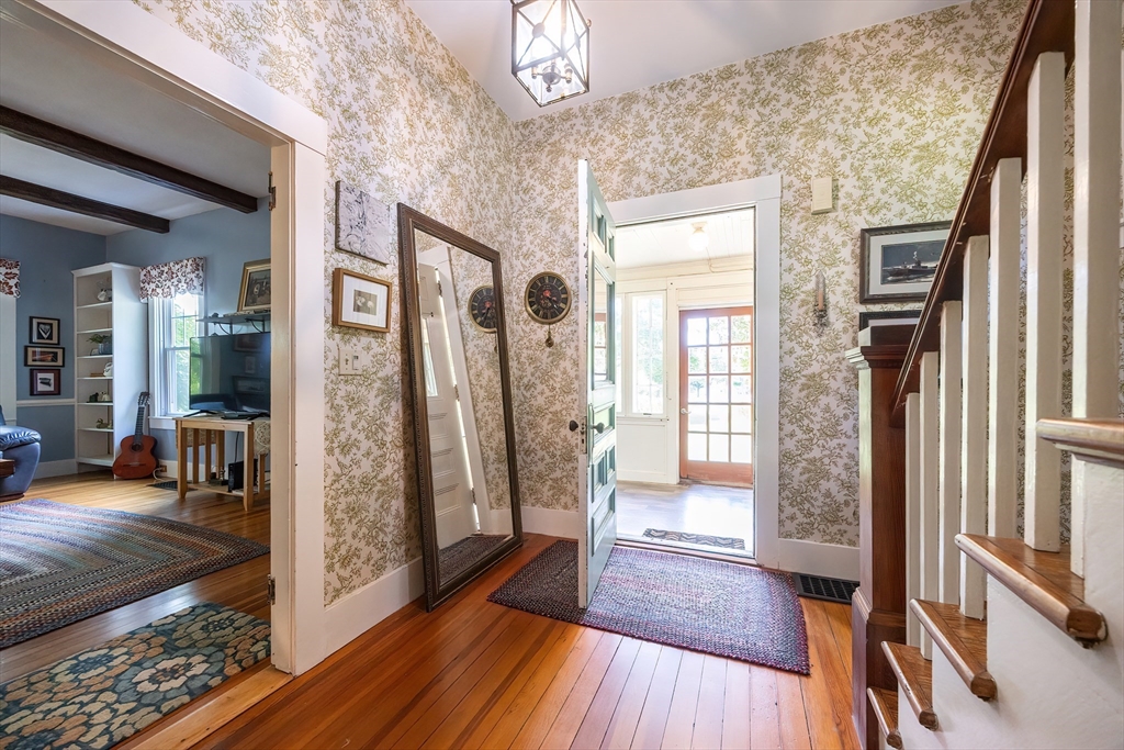 Plainville, Massachusetts 02762, United States, 4 Bedrooms Bedrooms, ,2 BathroomsBathrooms,Residential,Active,163581