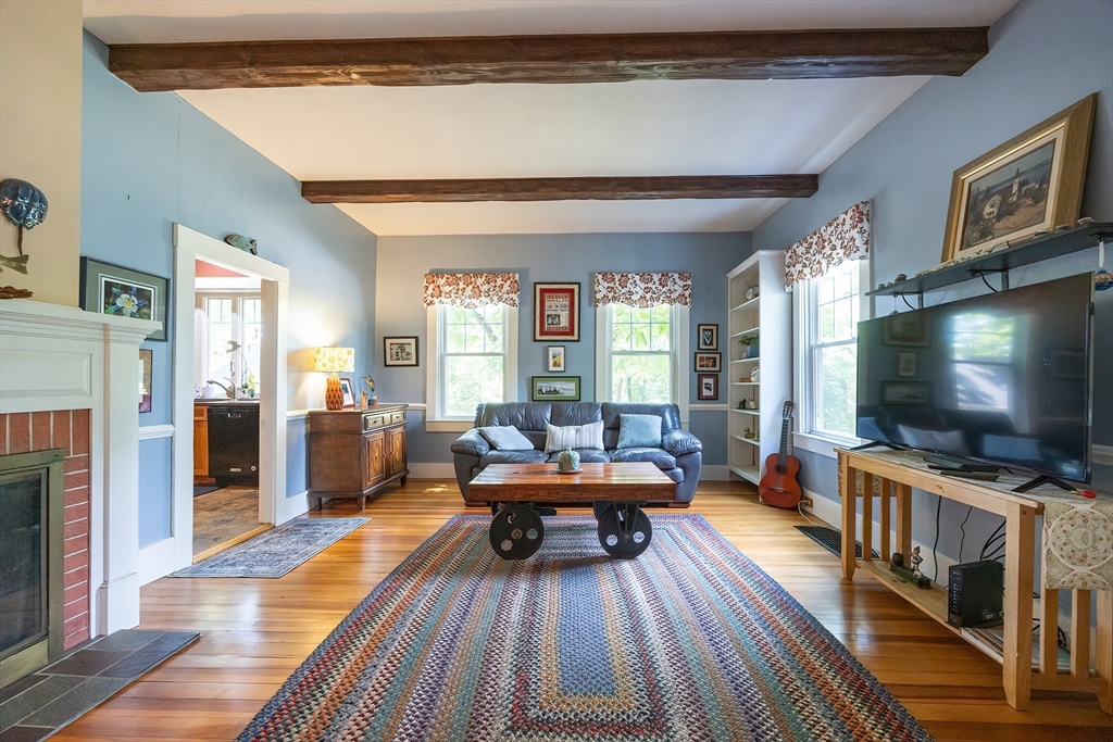 Plainville, Massachusetts 02762, United States, 4 Bedrooms Bedrooms, ,2 BathroomsBathrooms,Residential,Active,163581