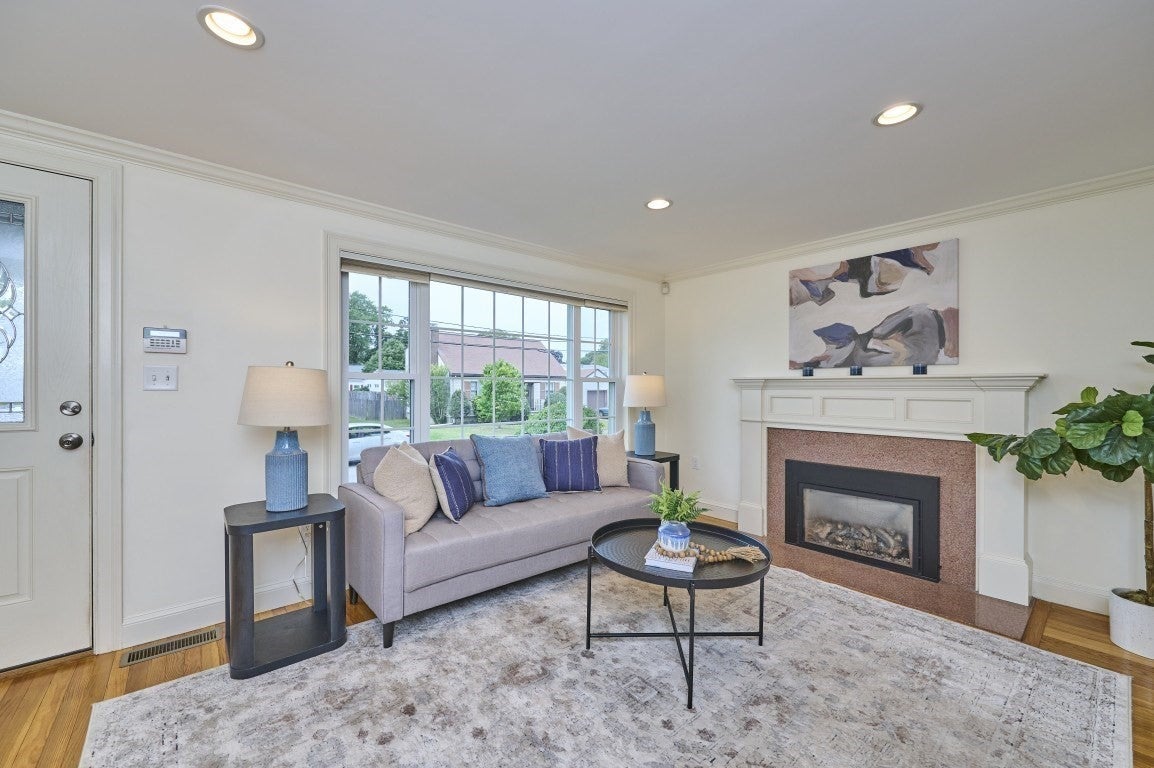 25 Jensen Rd