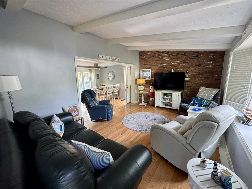 39 Pine Grove Rd