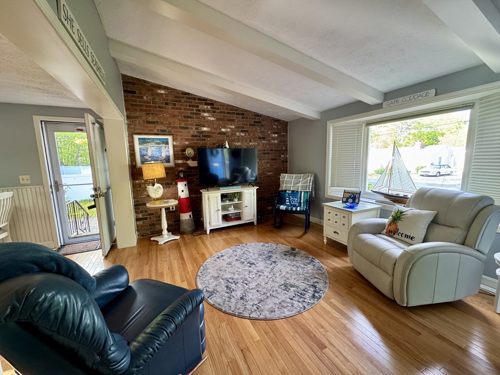 39 Pine Grove Rd