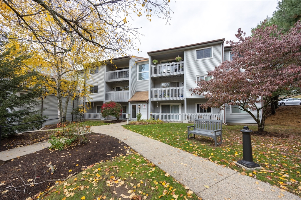 Franklin, Massachusetts 02038, United States, 2 Bedrooms Bedrooms, ,1 BathroomBathrooms,Residential,Active,239395