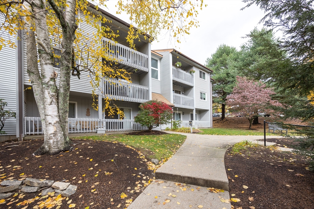 Franklin, Massachusetts 02038, United States, 2 Bedrooms Bedrooms, ,1 BathroomBathrooms,Residential,Active,239395