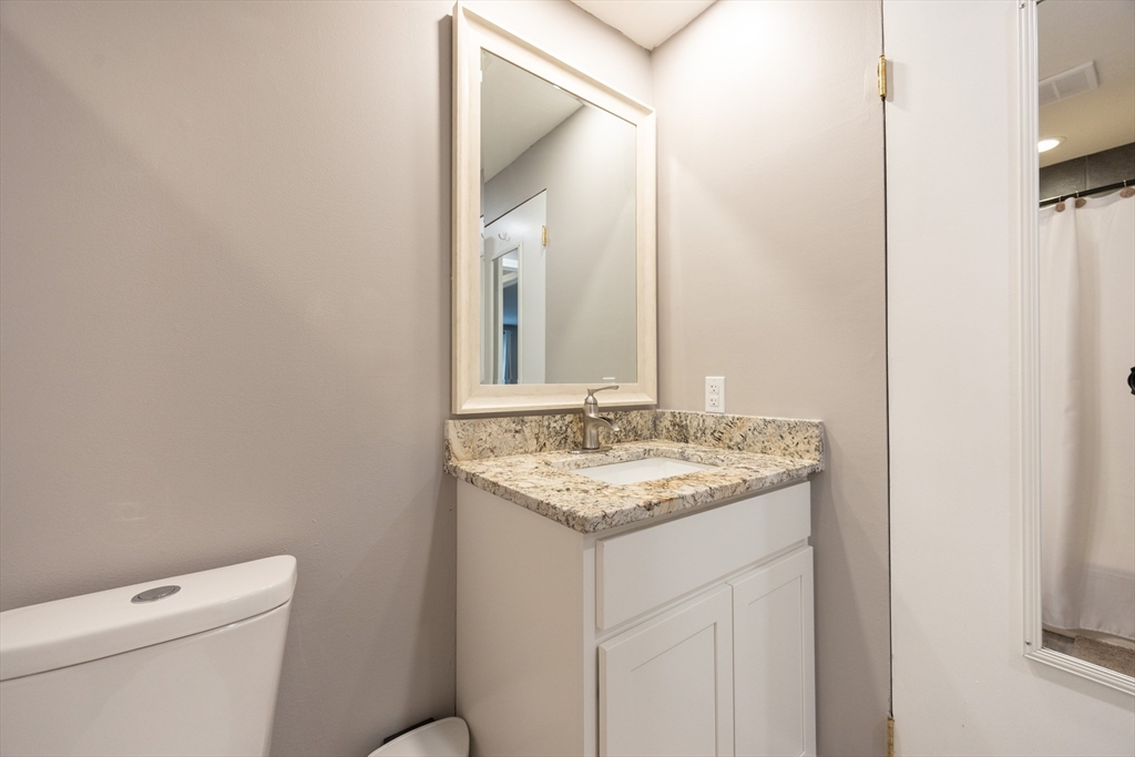 Franklin, Massachusetts 02038, United States, 2 Bedrooms Bedrooms, ,1 BathroomBathrooms,Residential,Active,239395