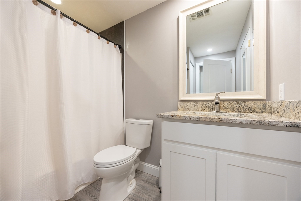 Franklin, Massachusetts 02038, United States, 2 Bedrooms Bedrooms, ,1 BathroomBathrooms,Residential,Active,239395