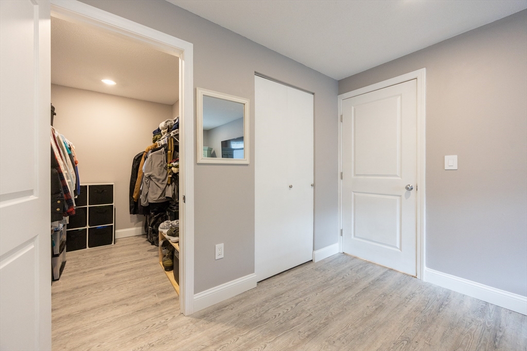 Franklin, Massachusetts 02038, United States, 2 Bedrooms Bedrooms, ,1 BathroomBathrooms,Residential,Active,239395