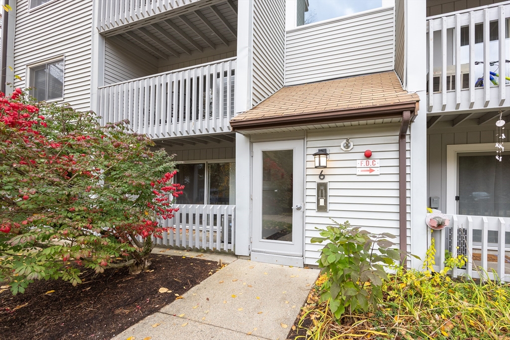 Franklin, Massachusetts 02038, United States, 2 Bedrooms Bedrooms, ,1 BathroomBathrooms,Residential,Active,239395