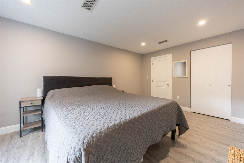 Franklin, Massachusetts 02038, United States, 2 Bedrooms Bedrooms, ,1 BathroomBathrooms,Residential,Active,239395