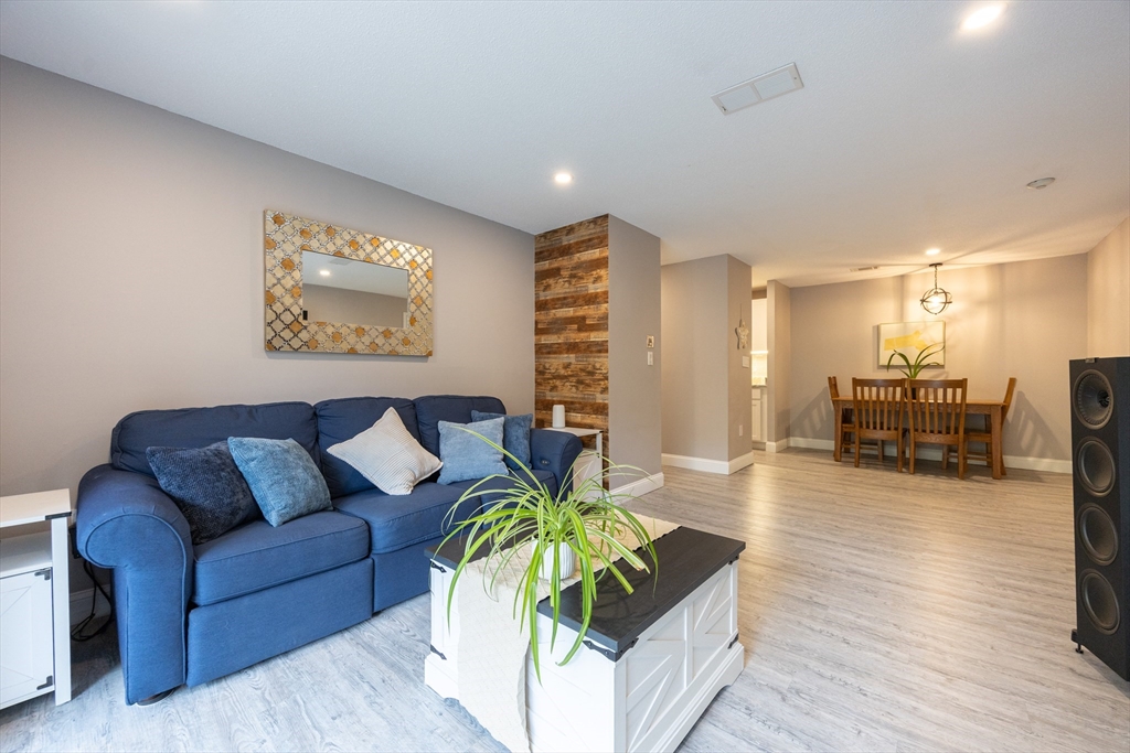 605 Franklin Crossing Rd 605