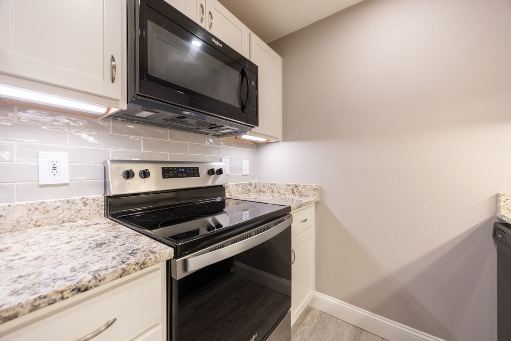 Franklin, Massachusetts 02038, United States, 2 Bedrooms Bedrooms, ,1 BathroomBathrooms,Residential,Active,239395