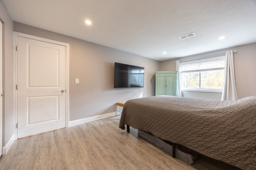 Franklin, Massachusetts 02038, United States, 2 Bedrooms Bedrooms, ,1 BathroomBathrooms,Residential,Active,239395