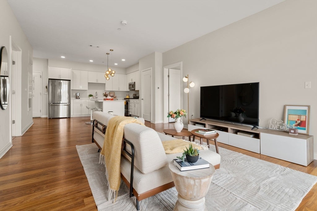 3531 Washington 421