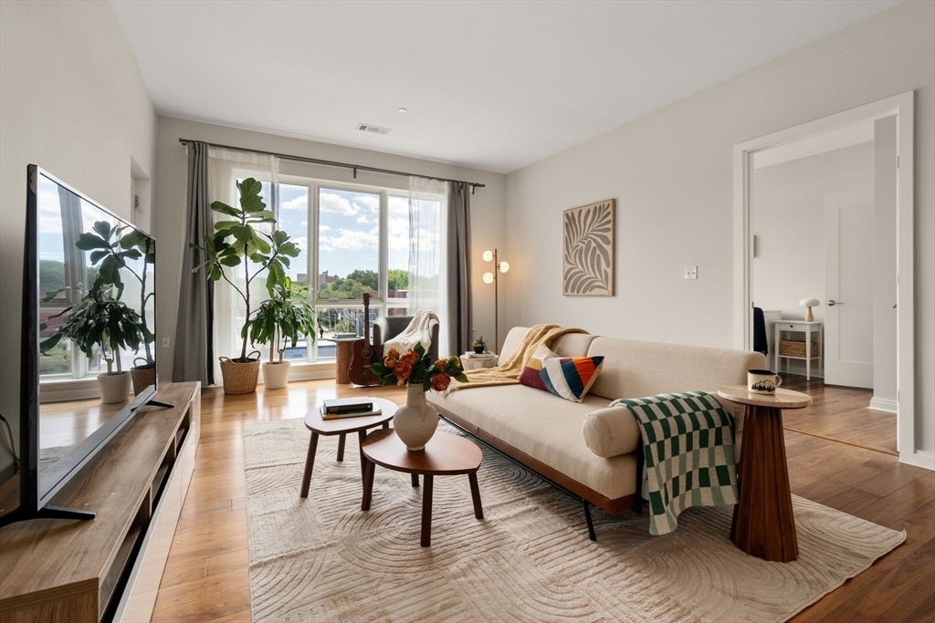 3531 Washington 421