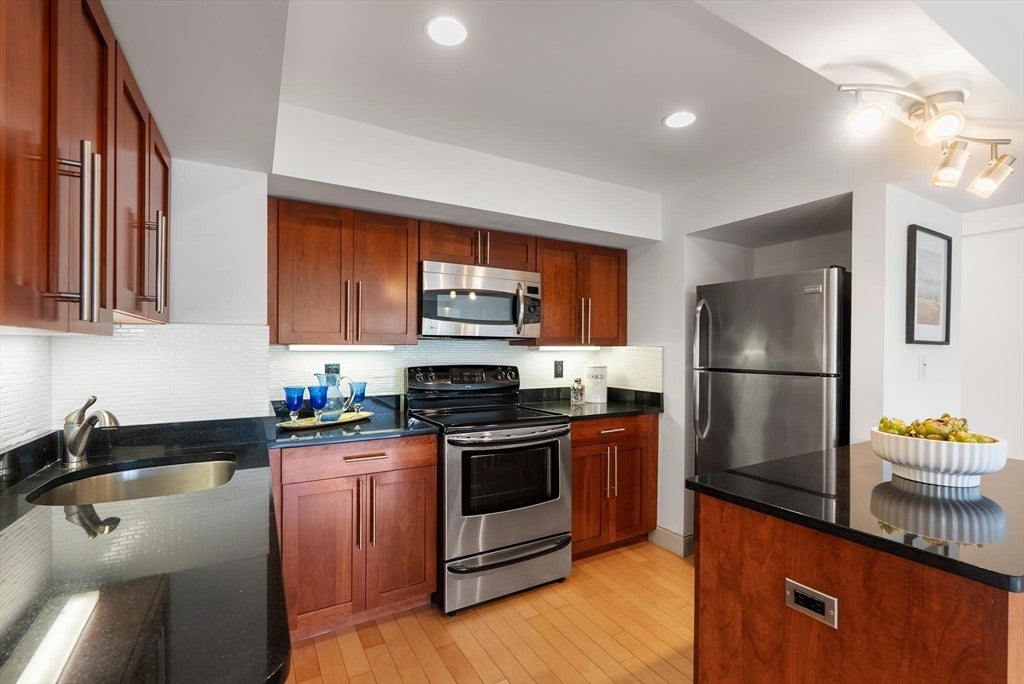 1600 Beacon St 902