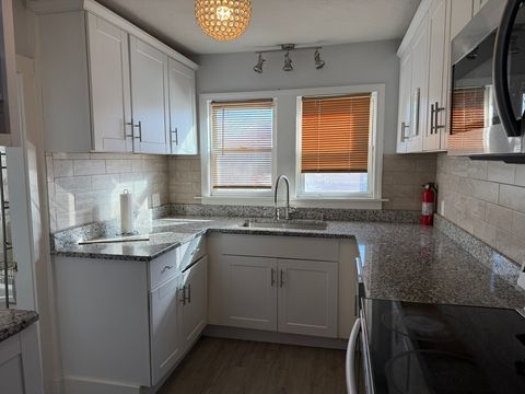 11 1st Ave A Dudley MA 01571