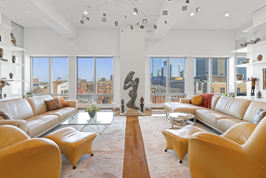 360 Newbury St 709/710