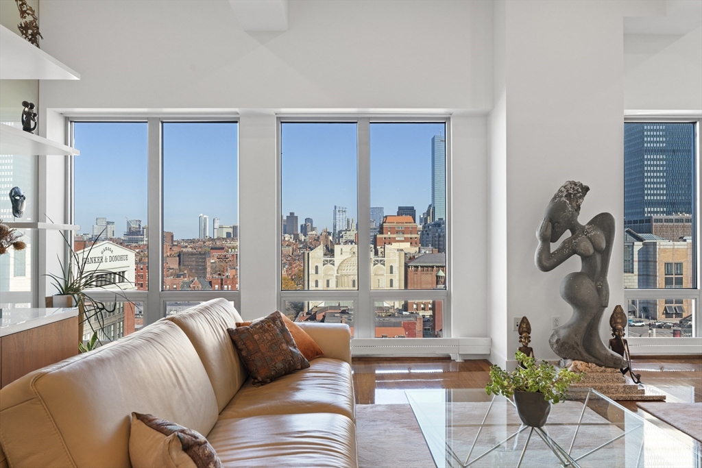 360 Newbury St 709/710