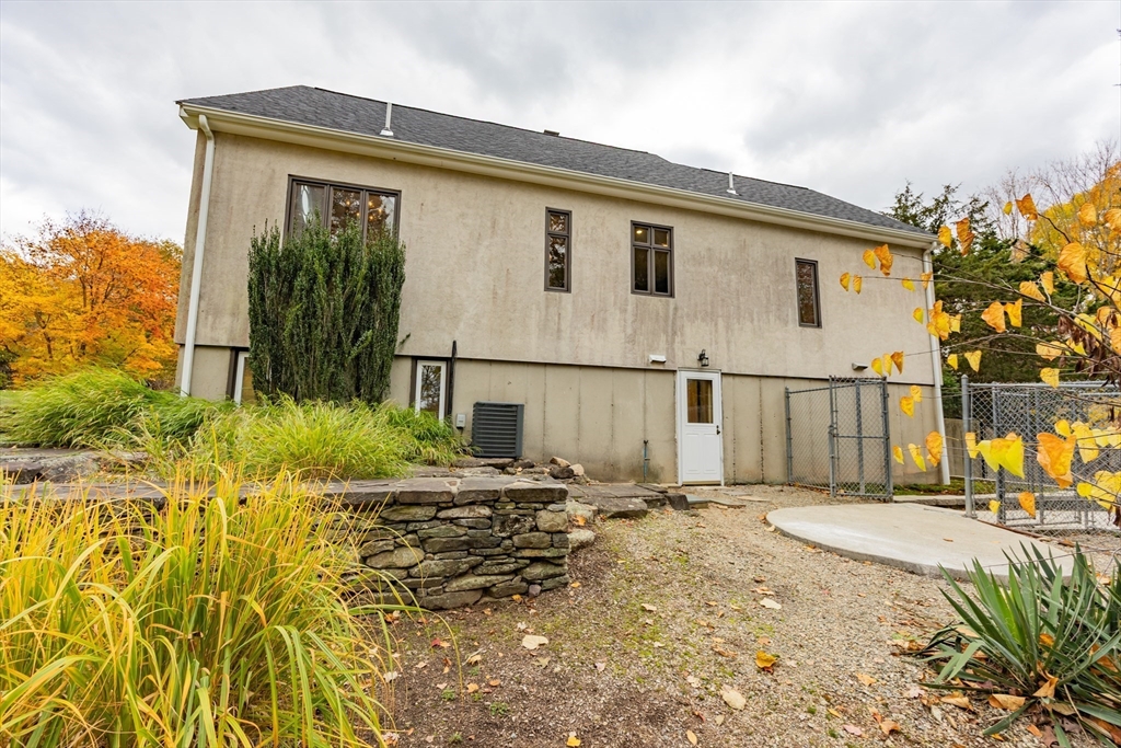 North Attleboro, Massachusetts 02760, United States, 2 Bedrooms Bedrooms, ,1 BathroomBathrooms,Residential,Active,236061