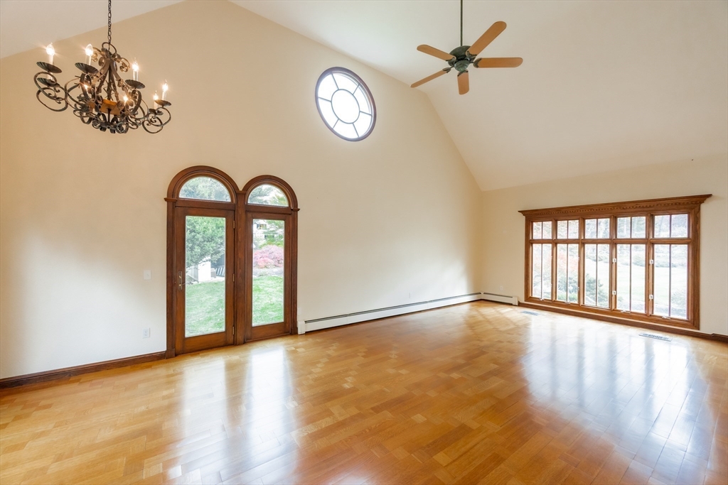 North Attleboro, Massachusetts 02760, United States, 2 Bedrooms Bedrooms, ,1 BathroomBathrooms,Residential,Active,236061