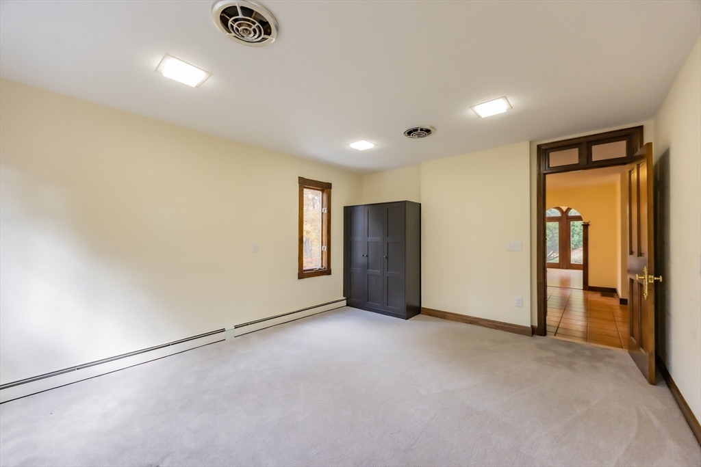 North Attleboro, Massachusetts 02760, United States, 2 Bedrooms Bedrooms, ,1 BathroomBathrooms,Residential,Active,236061