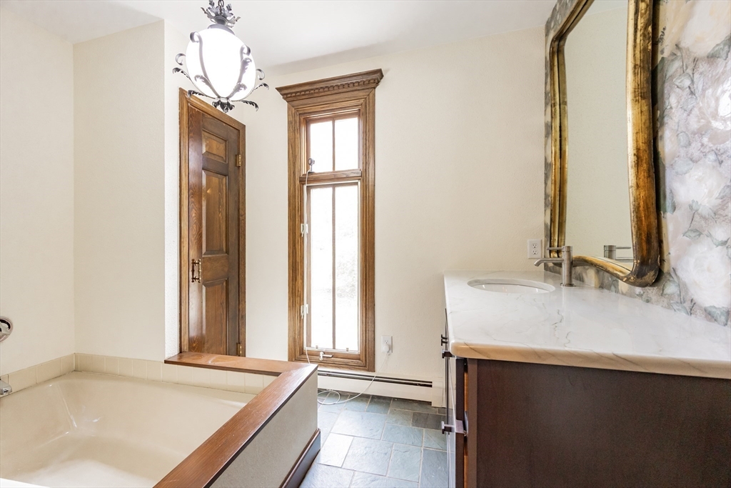 North Attleboro, Massachusetts 02760, United States, 2 Bedrooms Bedrooms, ,1 BathroomBathrooms,Residential,Active,236061