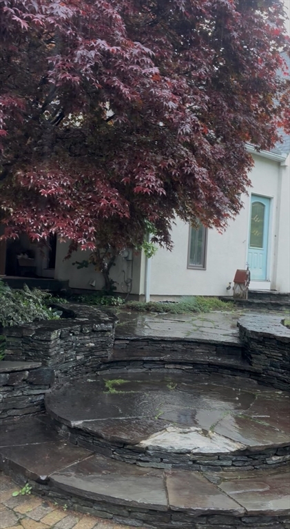 North Attleboro, Massachusetts 02760, United States, 2 Bedrooms Bedrooms, ,1 BathroomBathrooms,Residential,Active,236061