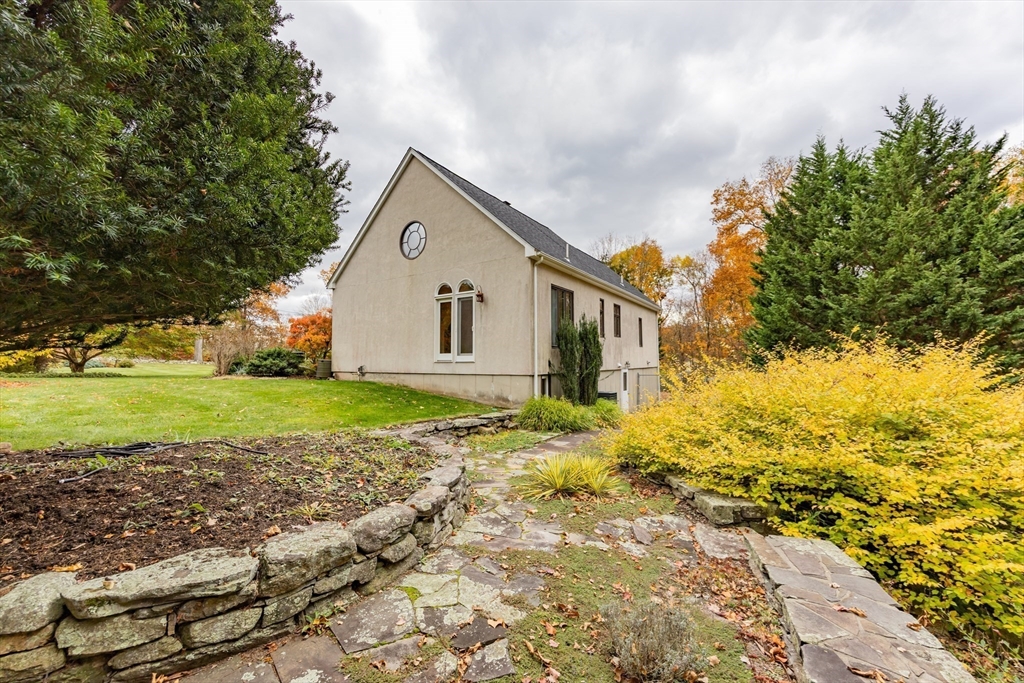 North Attleboro, Massachusetts 02760, United States, 2 Bedrooms Bedrooms, ,1 BathroomBathrooms,Residential,Active,236061