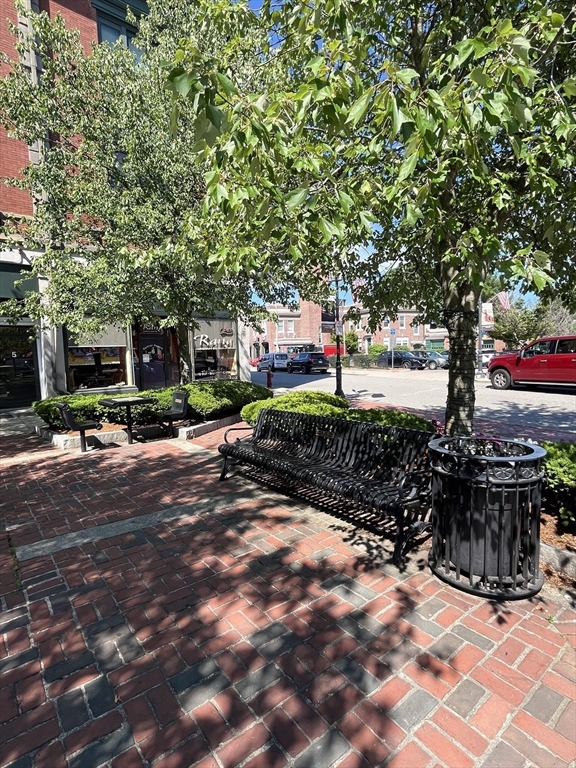 8 Central St