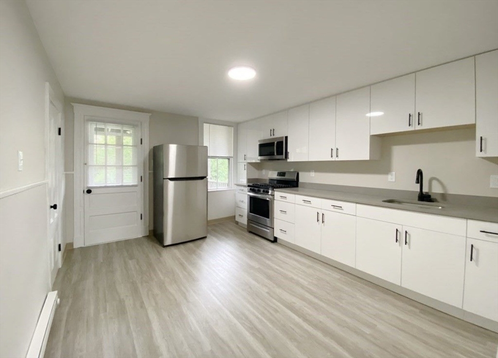 Click for 124 Trenton Street #2, Boston, MA slideshow Click for 124 Trenton Street #2, Boston, MA slideshow