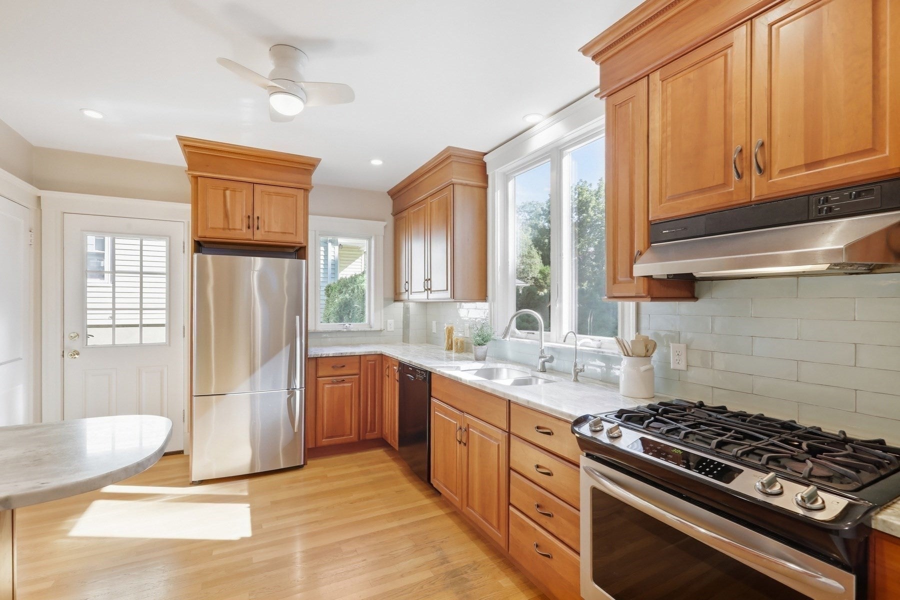 23 Stone Ave, Winchester, MA Photo #8