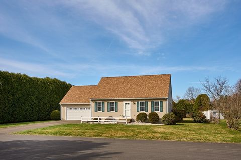 8 Valley View Lane Sunderland MA 01375