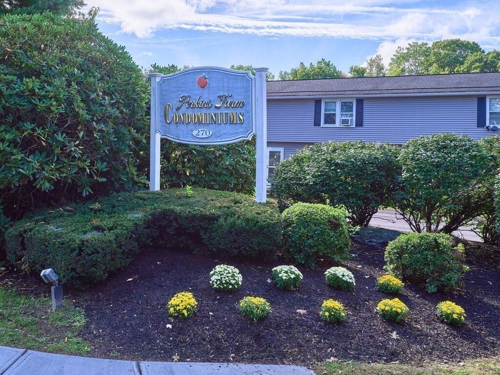 Photo of 270 Sunderland Rd, Worcester, MA