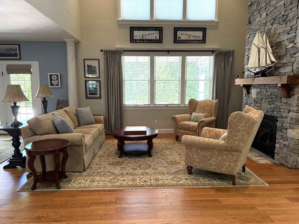 4 Tamarack Ln