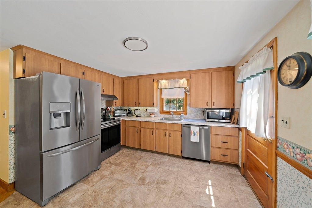 36 Concord St, Brockton, MA, 36 Concord St, Brockton, MA Photo #2