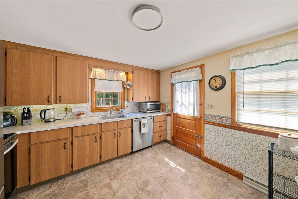 36 Concord St, Brockton, MA, 36 Concord St, Brockton, MA Photo #4