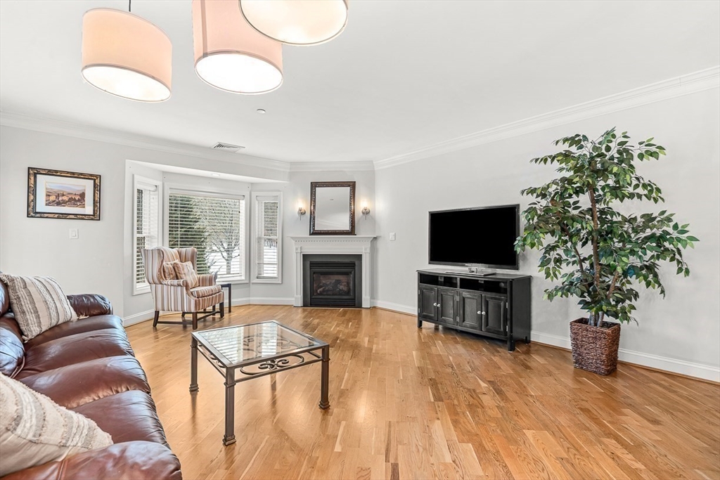 490 Main St 209