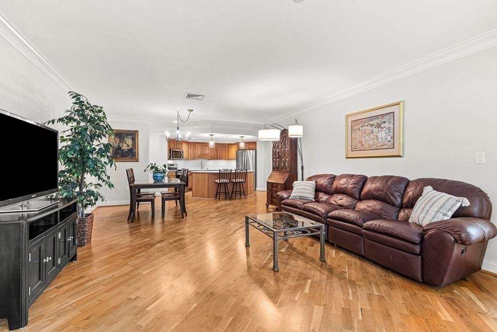 490 Main St 209