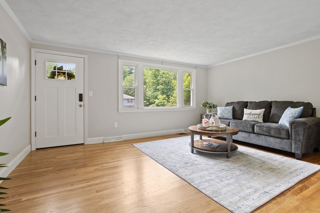 10 Simonne Ln