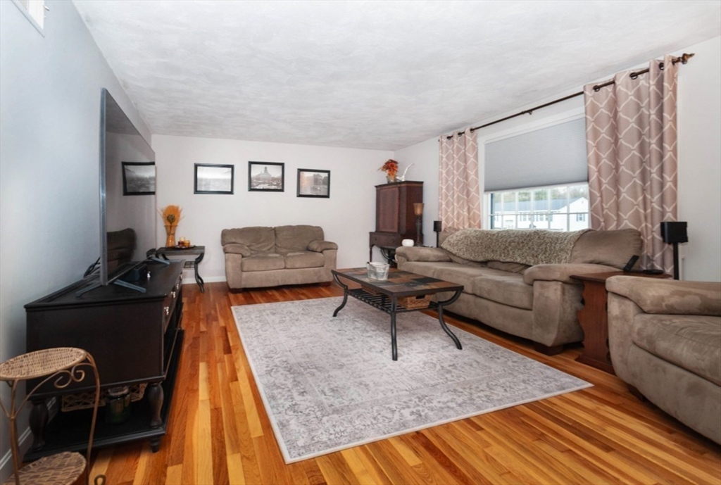 30 Burning Tree Rd