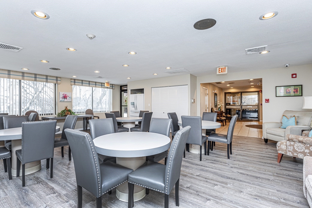 1002 Paradise Rd 2P