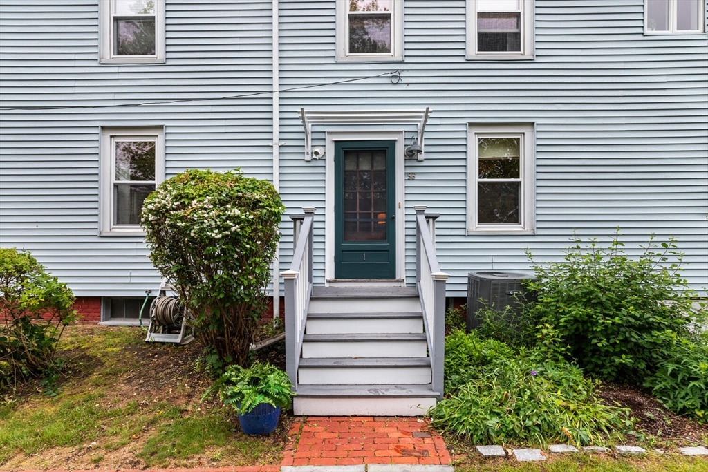 56 Tainter St 1