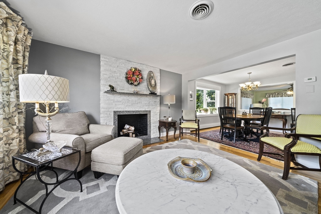 49 Woodman Cir