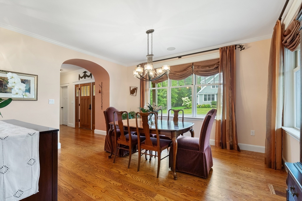 27 Whitehall Circ