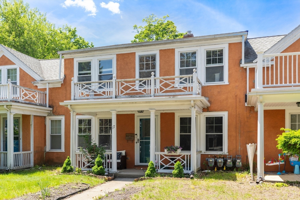 17 Maple St 17