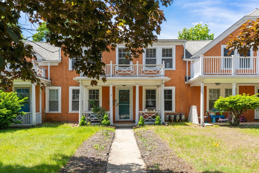 17 Maple St 17
